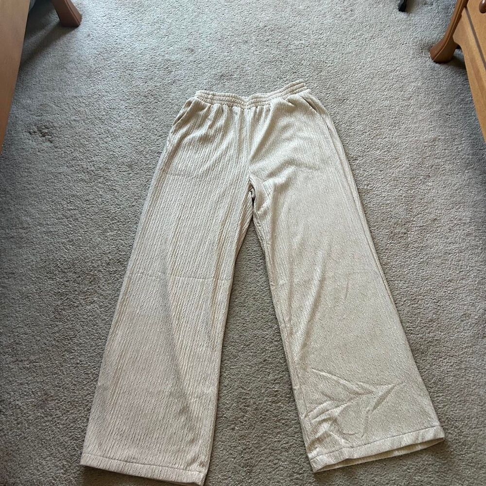 Dazy Women's cream linen pants